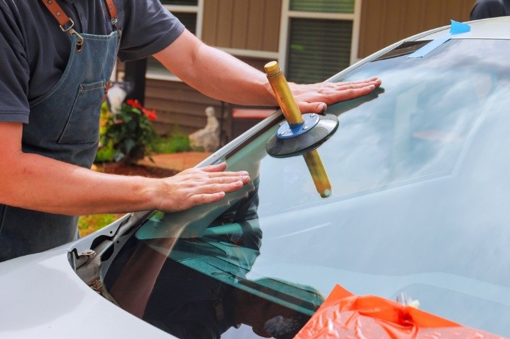 From Cracks to Smooth Windows: Auto Glass Services in San Diego