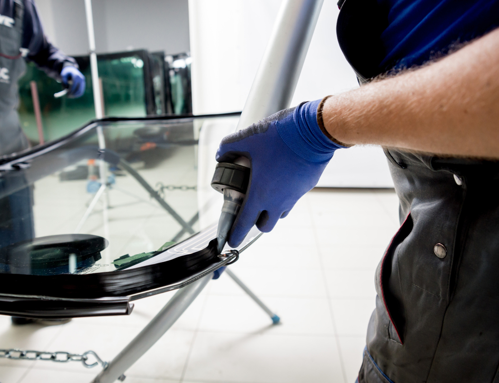 How to Find the Right Auto Glass Service in San Diego